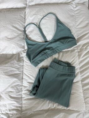 Alo Leggings & Sports Bra